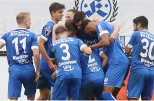 Stuttgarter Kickers setzen Zeichen  – und spielen in Blau-Gelb