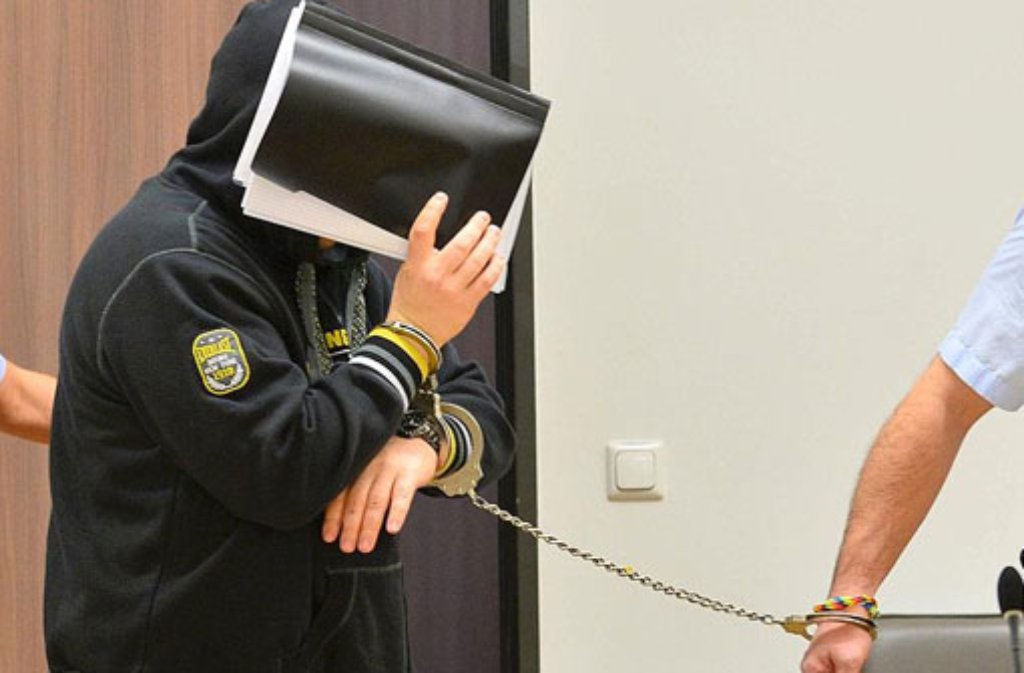 Der Thüringer Neonazi Tino Brandt ist wegen Kindesmissbrauchs zu fünfeinhalb Jahren Gefängnis verurteilt worden. Foto: dpa