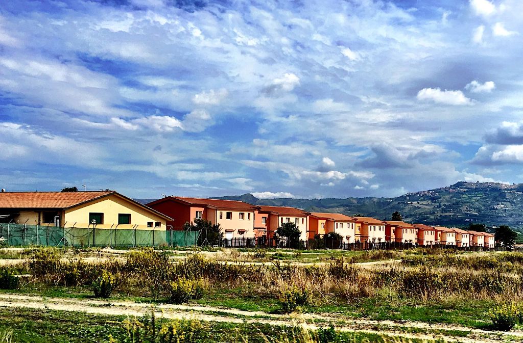 Das Lager Cara die Mineo liegt in der Nähe von Catania und war früher das Heim für mehrere Tausend US-Soldaten. Nachdem sie abgezogen waren, wurden Flüchtlinge darin untergebracht.