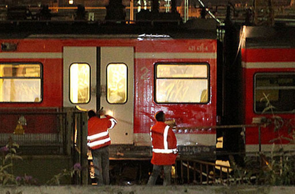 Am Dienstagmorgen ist eine S-Bahn nahe des Stuttgarter Hauptbahnhofs entgleist. Foto: Beytekin