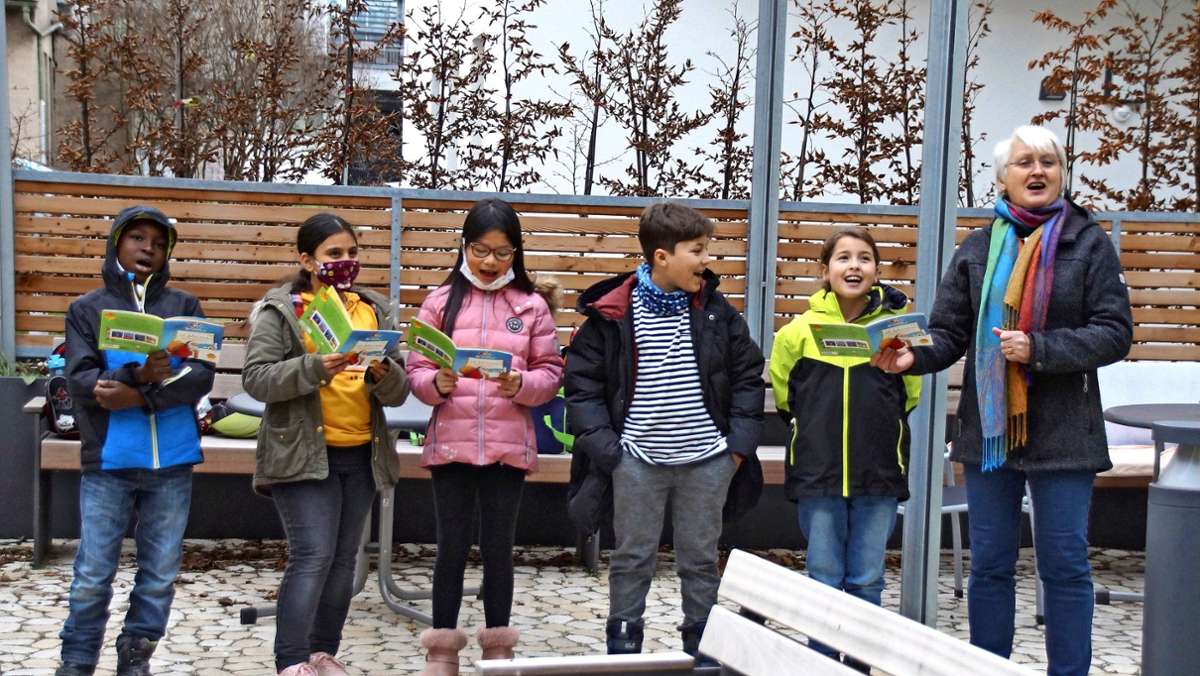 Weihnachtsaktion im Leonberger Samariterstift: Gemeinsam  altbekannte Lieder anstimmen