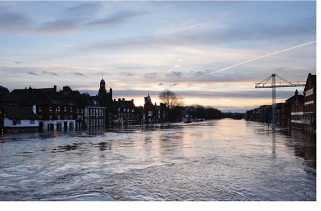 Der Fluss Ouse überflutet die Innenstadt von York.