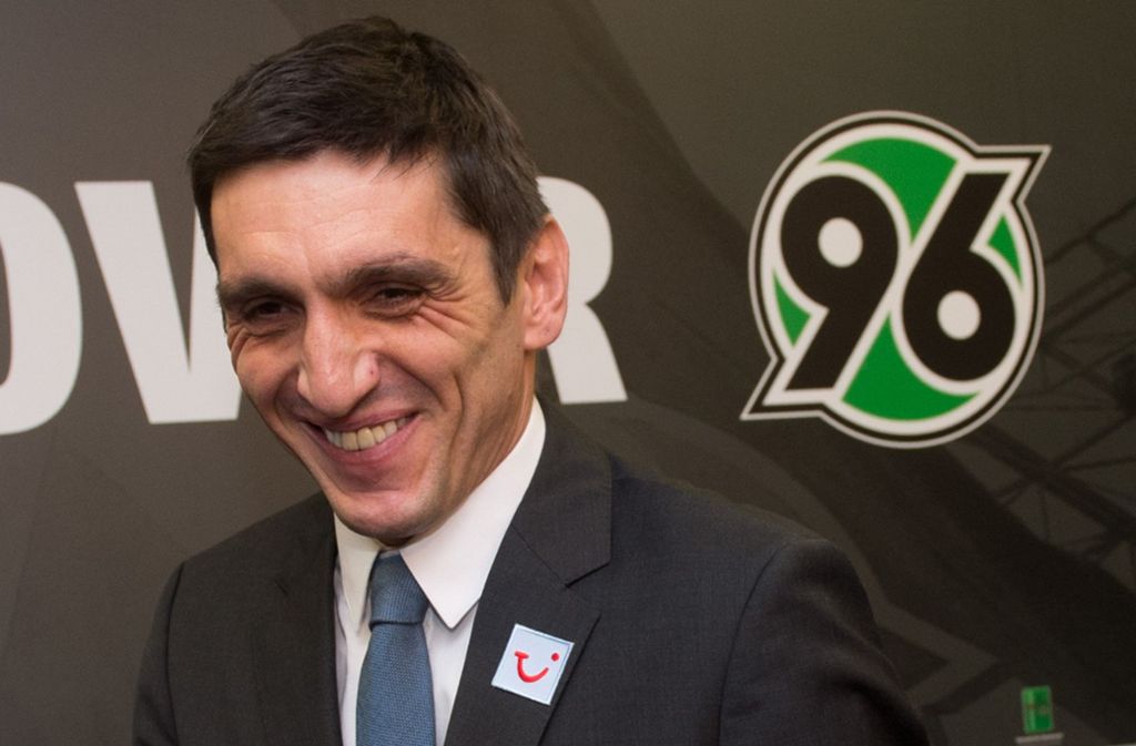 Nach einer einjährigen Karriere als Co-Trainer der türkischen Nationalmannschaft, wechselte er in die deutsche Bundesliga. Korkut wurde als neuer Cheftrainer bei Hannover 96 vorgestellt. Er übernahm die Mannschaft von Mirko Slomka und erzielte mit Hannover 96 den Klassenerhalt.