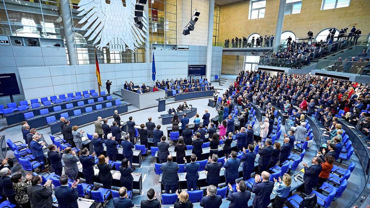 Außerplanmäßige Sitzung: Bundestag berät über spezielle Impfpflicht und weitere Maßnahmen