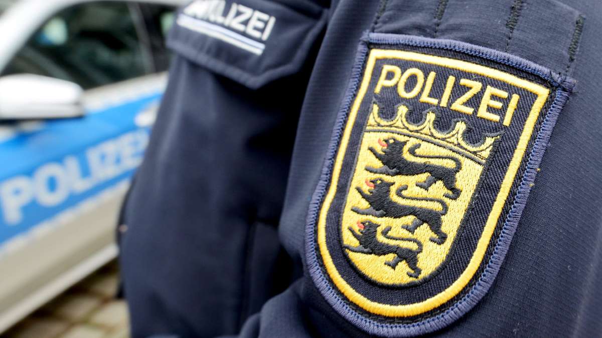  In Reutlingen hat nachts ein Mann aus Langeweile mit einer CO2-Waffe auf Mülleimer geschossen. In Esslingen ereigneten sich mehrere Unfälle. Außerdem such die Polizei Zeugen zu mehreren Einbrüchen in der Region Stuttgart. Diese und weitere Meldungen aus der Region.  