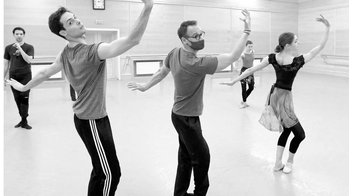  Der Choreograf Christian Spuck macht unter schwierigen Bedingungen in Moskau mit dem Bolschoi-Ballett aus Virginia Woolfs Roman „Orlando“ ein Tanzstück. Die Uraufführung ist im März. 