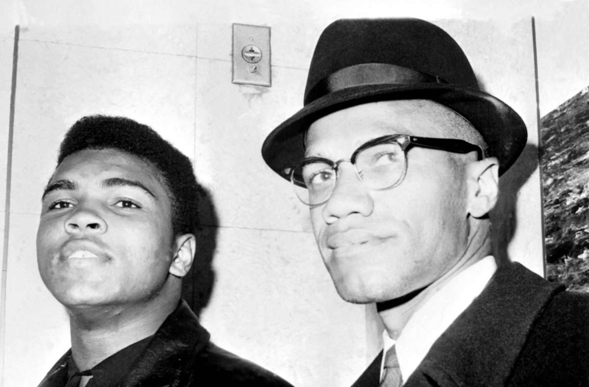 Malcolm X ist ein begnadeter Redner und zieht Prominente wie den Boxer Muhammad Ali an, der 1964 der Nation of Islam beitritt.