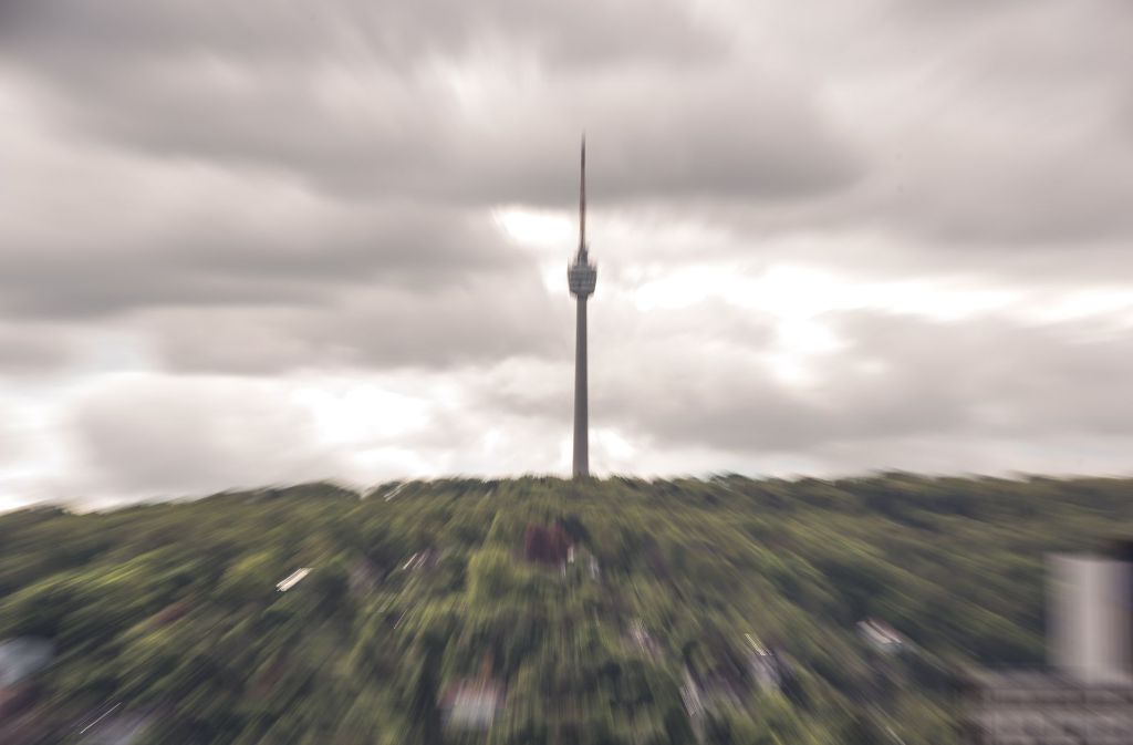 Am 5. Februar 1956, nach 20 Monaten Bauzeit, wurde der Stuttgarter Fernsehturm offiziell seiner Bestimmung übergeben. Seitdem ist er das Wahrzeichen Stuttgarts und ein beliebtes Ausflugsziel geworden. Der filigrane Stahlbeton-Gigant von Fritz Leonhardt wurde zum technischen und ästhetischen Vorbild für zahlreiche weitere Fernsehtürme.