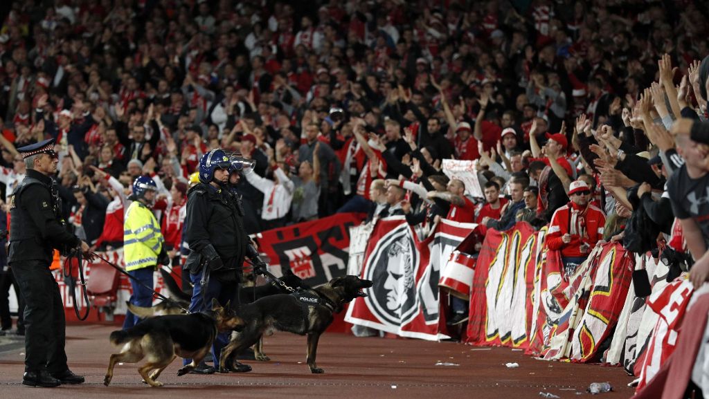 Europa League bei Arsenal: Fans des 1. FC Köln sorgen für verspäteten Anpfiff