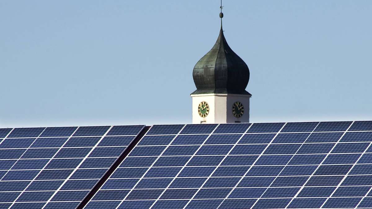 Klimaschutz versus Denkmalschutz: Mehr Solarpanels auf Kirchendächer