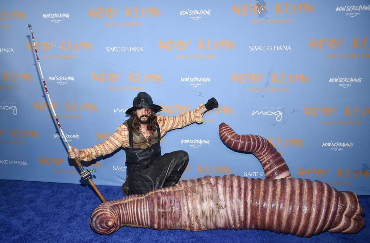 Tom Kaulitz triumphiert über seinen Wurm und Ehefrau Heidi Klum.