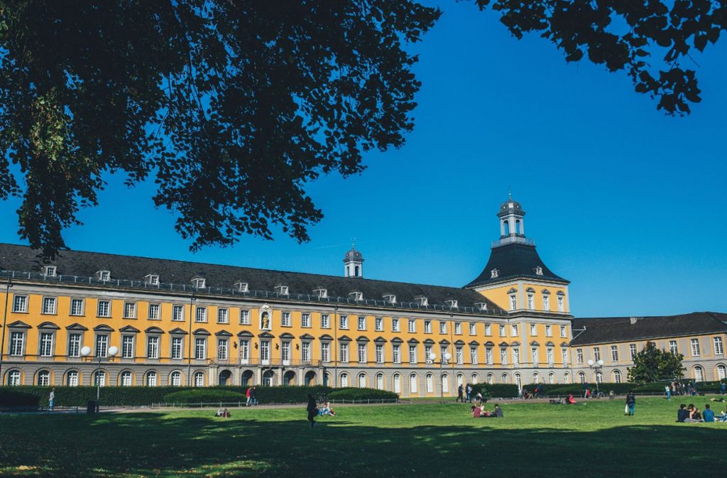 Bonn hat eine der forschungsstärksten Universitäten Deutschlands mit derzeit sechs Exzellenz-Clustern und 200 Jahren Tradition. Eine ganze Reihe von Museen und Sammlungen zeigt auch Besuchern deren Forschungsspektrum. Erster Anlaufpunkt ist das Universitätsmuseum im Kurfürstlichen Schloss.