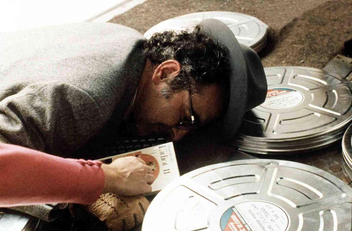 Jean-Luc Godard 1987 in der Rolle eines Idioten und Prinzen in seinem Film „Soigne ta droite“, einer Adaption von Fjodor Dostjewskis Roman „Der Idiot“
