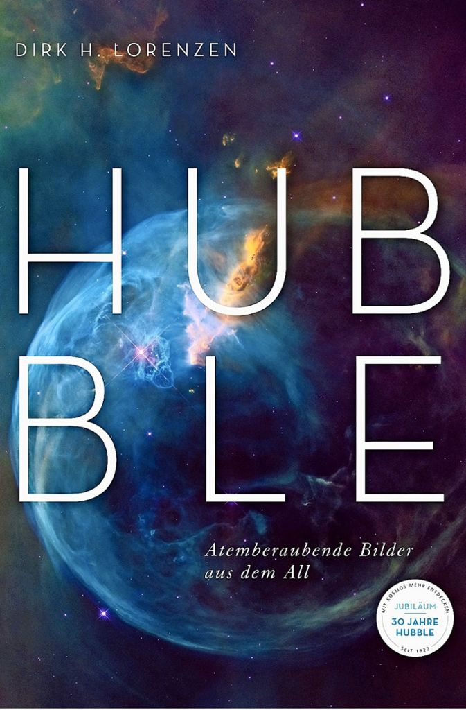 Dirk Lorenzen: Hubble. Atemberaubende Bilder aus dem All. Kosmos-Verlag, 50 Euro. Die Optik des amerikanischen Weltraumteleskops Hubble musste erst aufwendig korrigiert werden, bevor es wie geplant auch auf vermeintlich öde Winkel des Universums gerichtet werden konnte und dort viel mehr als erwartet entdeckte. Hubble brachte uns auch ferne Sterne und kollidierende Galaxien nahe. Dirk Lorenzen zeigt kenntnisreich, wie. (aja)