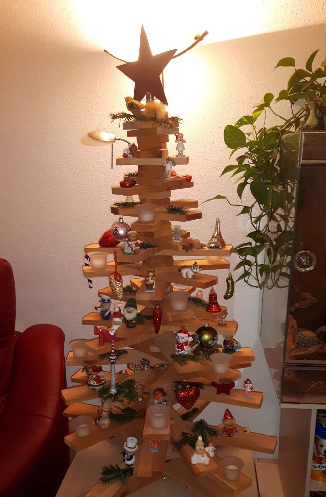 Veronika Baumgarten aus Dürrlewang: „Wir haben dieses Jahr einen ganz ausgefallen Weihnachtsbaum. Immer wieder zu verwenden. Entdeckt jemand den Stuttgarter Fernsehturm?“
