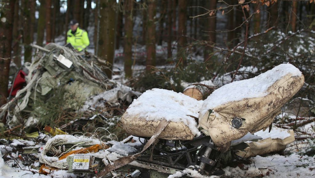 Nach Flugzeugabsturz bei Waldburg: Flugzeugwrack geborgen - Untersuchung folgt
