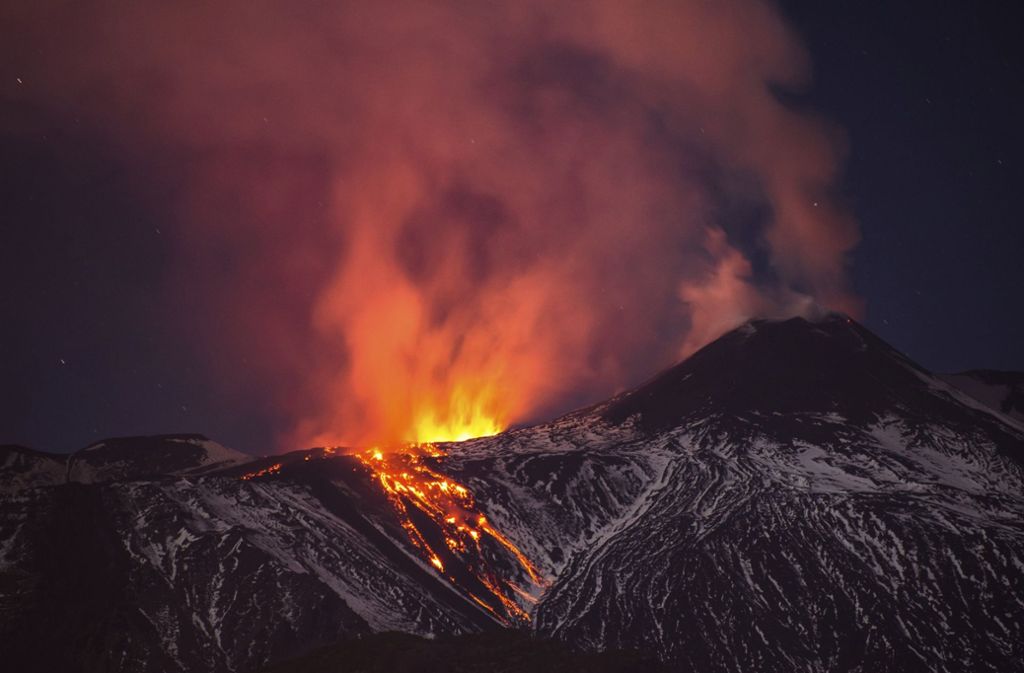 In den vergangenen zwei Millionen Jahren gab es neben zahlreichen kleineren Ausbrüchen drei Mega-Eruptionen, die letzte vor rund 640 000 Jahren. Ein derartiges Inferno könnte die menschliche Zivilisation in eine Katastrophe stürzen.