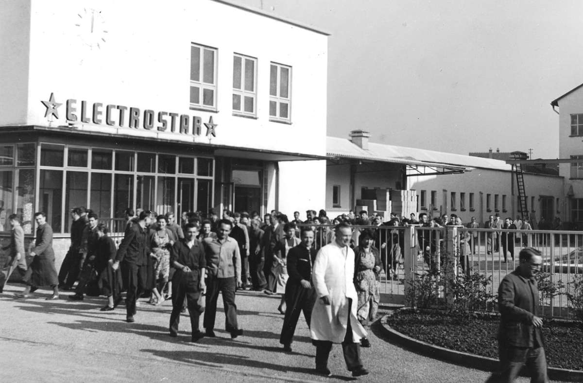 Mehr als 90 Jahre lang war Reichenbach der Sitz der Firma Electrostar. Hier ein Blick auf den Eingang zum Werksgelände Mitte der 1950er Jahre.