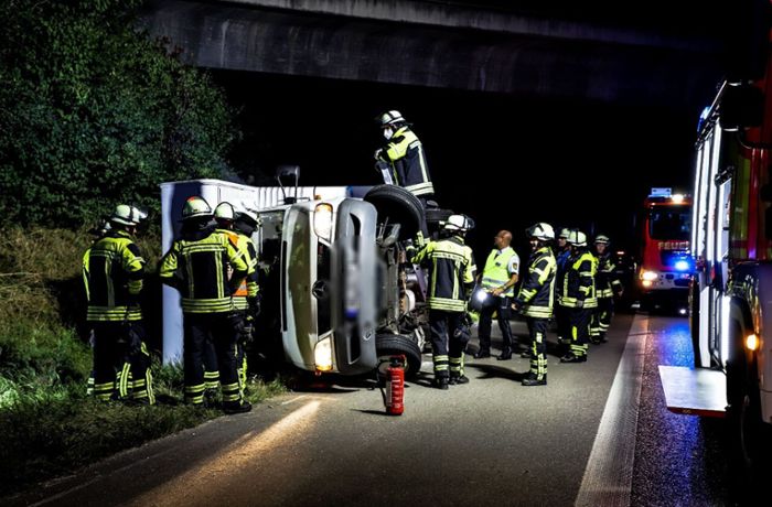 A8 bei Kirchheim unter Teck: Wohnmobil gerät ins Schleudern - eine Schwerverletzte