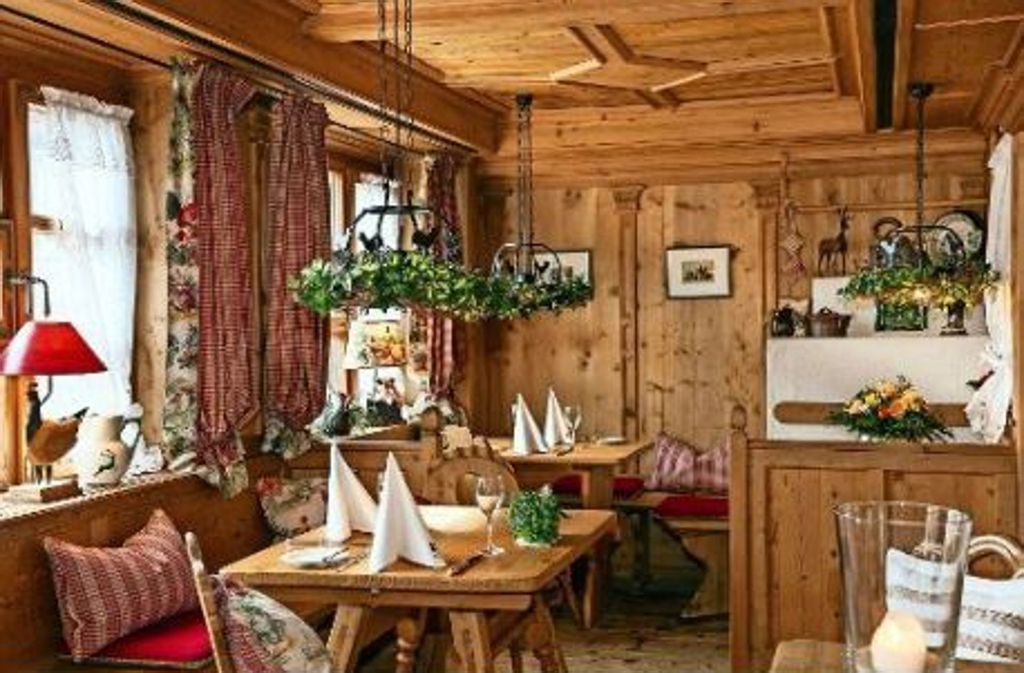 Der „Hirsch“ in Sonnenbühl-Erpfingen – Das Kleinod hat nicht nur ein mit einem Stern dekoriertes Restaurant zu bieten, sondern auch eine fabelhafte Dorfstube. Ein Besuch auf der Schwäbischen Alb. Hier geht es zum Test.
