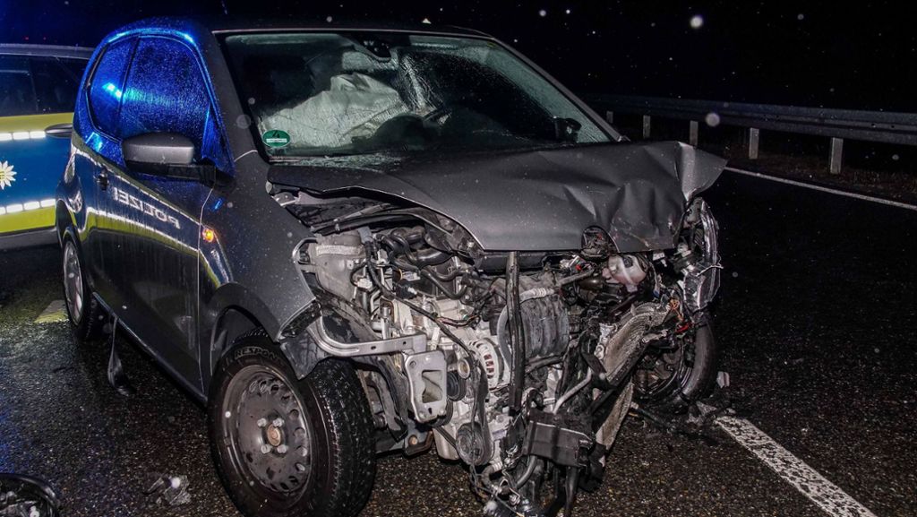 K1004 bei  Sindelfingen: 18-Jähriger verursacht Unfall –  Autofahrerin schwer verletzt