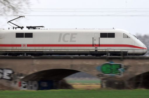 Wie viele ICE halten künftig am Flughafenbahnhof in Stuttgart? Die Bahn gibt keine klare Antwort auf diese Frage. Foto: dpa