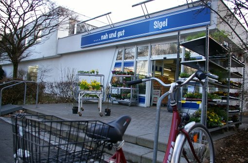 2012 schloss der Lebensmittelhandel an der Osterbronnstraße 50. Seitdem steht das Gebäude leer. Foto: Archiv Alexandra Kratz