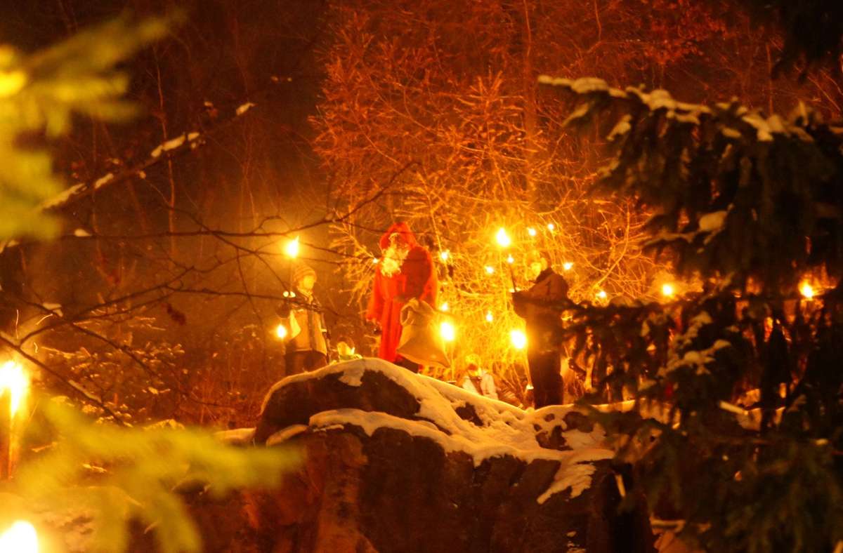 Von drauß’ vom Walde kommt er her – der Nikolaus bei der Bergweihnacht in Kernen-Stetten
