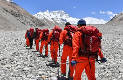 Bergsteiger können wieder den Mount Everst und andere Berge im Himalaya besteigen. Foto: dpa/Sun Fei