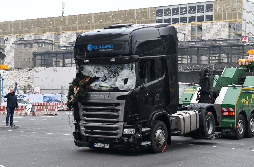 Die Fingerabdrücke vom Terror-Verdächtigen Anis Amri wurden am Tatort in Berlin gefunden. Foto: dpa