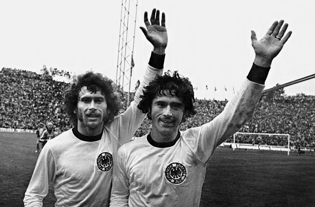 Gerd Müller, geboren 1945, schoss das deutsche Team im WM-Finale 1974 zum Titel. Unerreicht sind seine 365 Bundesligatore. Bevor er zwei Jahre in die USA ging, spielte er von 1964 bis 1979 beim FC Bayern.