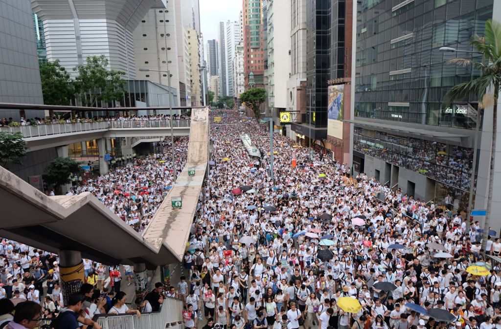 Die Demonstranten in Hongkong für Demokratie bringen nicht nur Hunderttausende auf die Straße, sondern verstehen sich auch bestens darauf, ihr politisches Anliegen in den sozialen Medien zu Gehör zu bringen.
