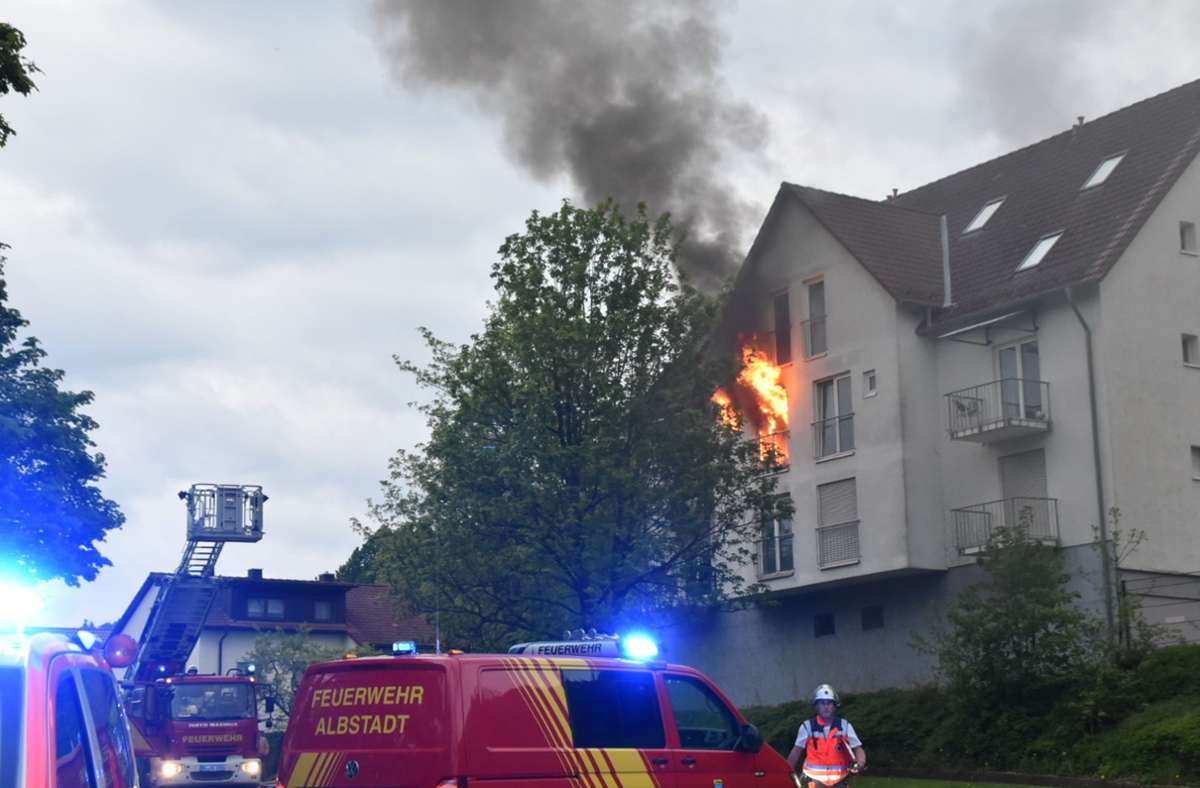 Als die Feuerwehr eintraf, stand der erste Stock bereits in Flammen.