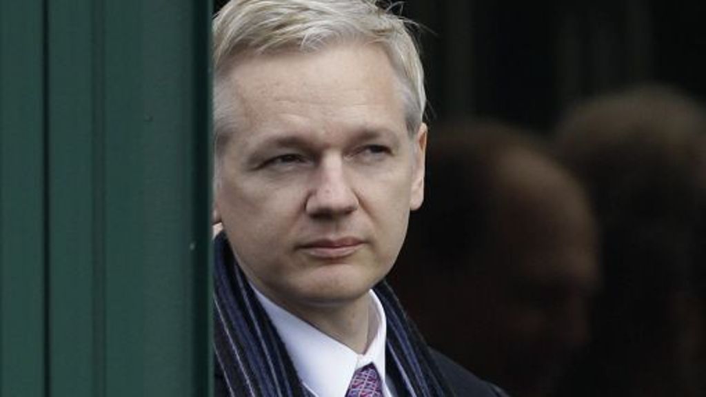  Wikileaks-Chef Julian Assange wehrt sich gegen die Auslieferung nach Schweden. Er zieht deshalb vor den Obersten Gerichtshof in Großbritannien. 