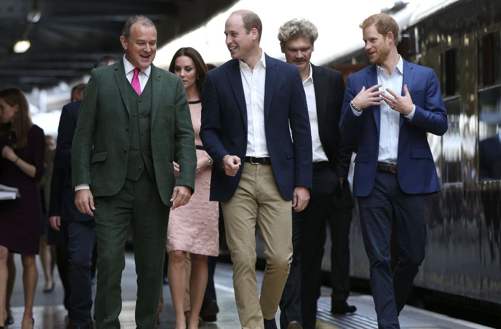Die Royals begeben sich auf den Weg zur Paddington Station in London.