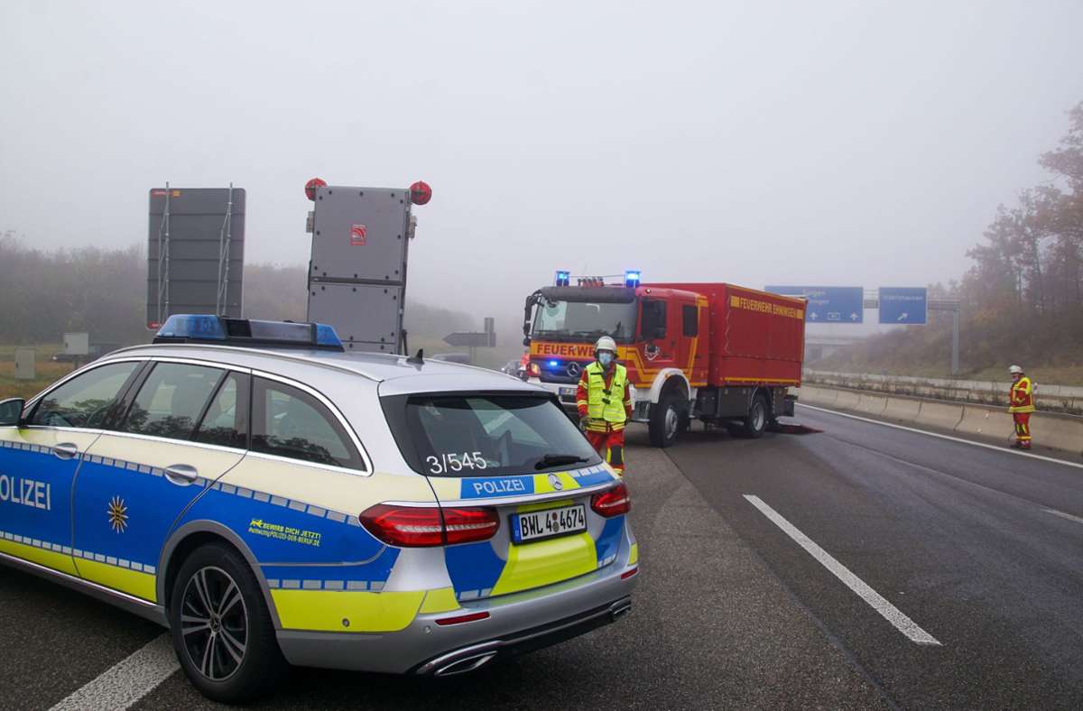 Zwei Lasterfahrer waren mit ihren Fahrzeugen an der Anschlussstelle Hildrizhausen (Kreis Böblingen) zusammengestoßen.