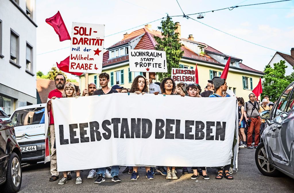 Am Tag der Räumung zog eine Demo gegen Leerstand durch Heslach.