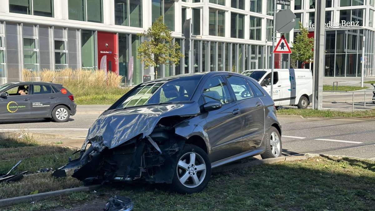Stadtbahnunfall in Stuttgart-Vaihingen: 80-Jährige kollidiert mit U12 – Stadtbahnverkehr unterbrochen