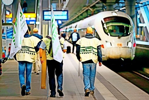 Die aktuellen Aktionen der Lokführergewerkschaft GDL bei der Deutschen Bahn haben der Frage nach dem Streikrecht für kleinere Gewerkschaften neue Brisanz verliehen. Foto: Getty