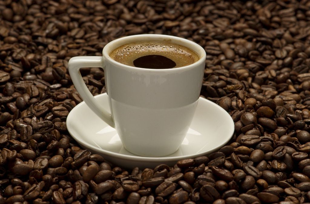 Der Egomane: Sie bevorzugen es, Ihren Kaffee stark und schwarz zu trinken? Laut einer Studie der beiden Sozialpsychologen Christina Sagioglou und Tobias Greitemeyer von der Universität Innsbruck neigen solche Kaffeetrinker eher zu Alltagssadismus und einer psychopathischen Persönlichkeit.