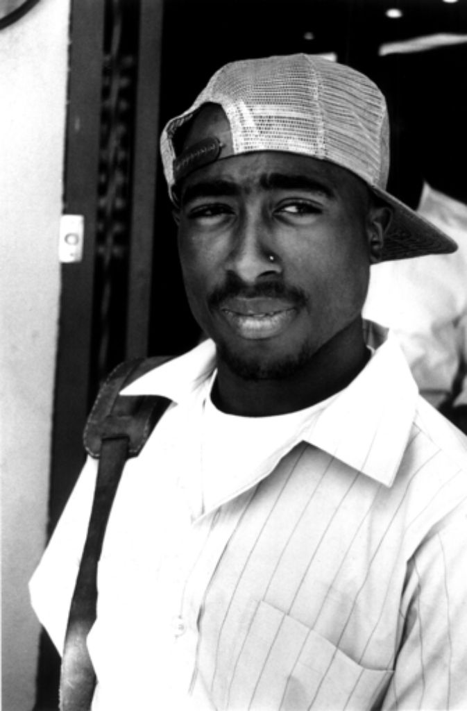 Auch der Rapper Tupac Shakur fiel einem Gewaltverbrechen zum Opfer. Am 13. September 1996 wurde der Sänger in Las Vegas erschossen – sein Tod ist bis heute nicht aufgeklärt. Tupac Shakur starb mit 25 Jahren.