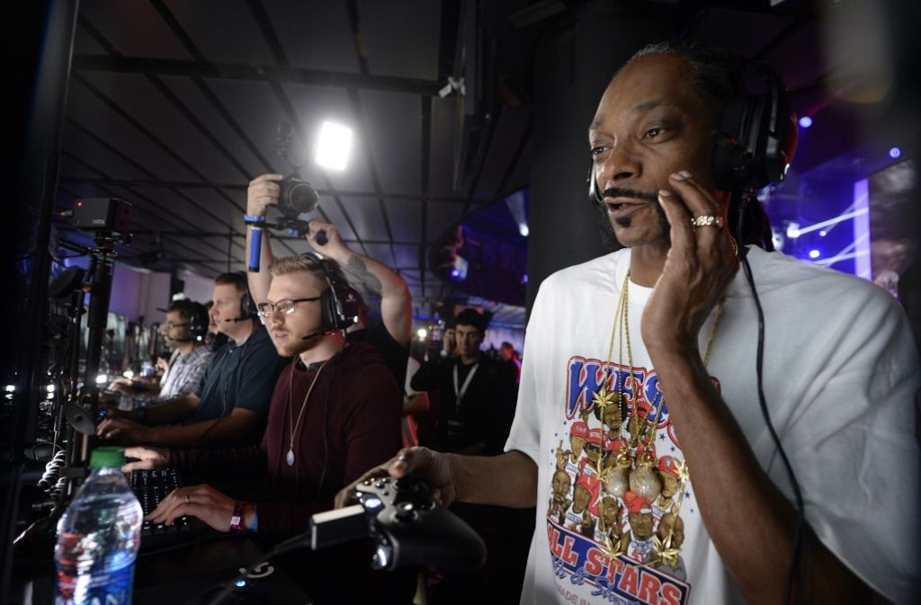 Der Rapper Snoop Dogg versuchte sich bei der E3 bei Los Angeles an dem Spiel Battelfield 1.