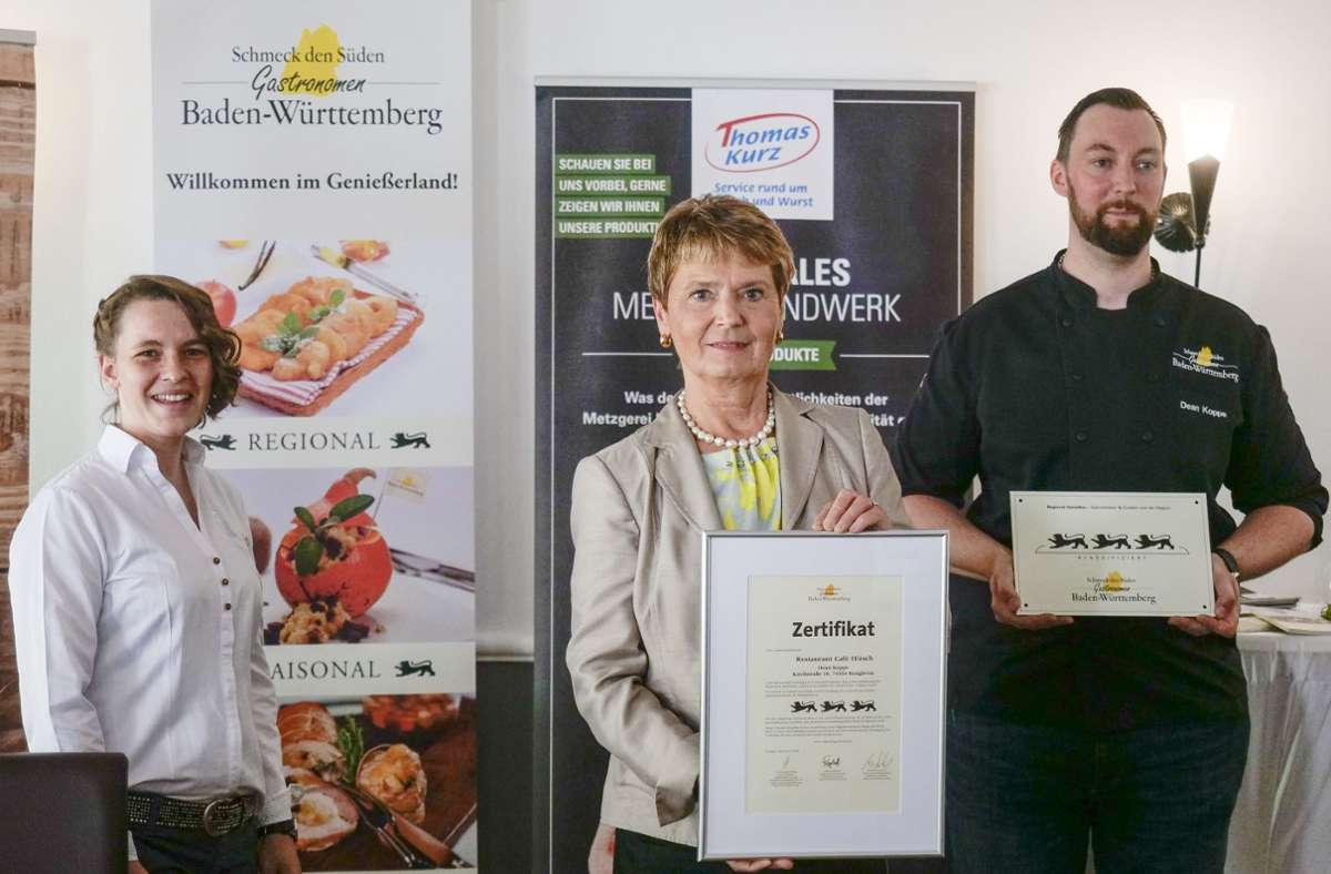Das Gastronomen-Ehepaar wurde von Staatssekretärin Friedlinde Gurr-Hirsch ausgezeichnet.
