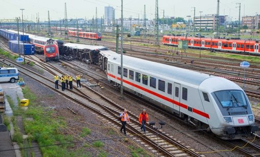 Beim Zusammenstoß eines Güterzugs mit einem  Eurocity-Zug  in Mannheim waren Anfang August  mehrere   Waggons umgekippt. Foto: dpa