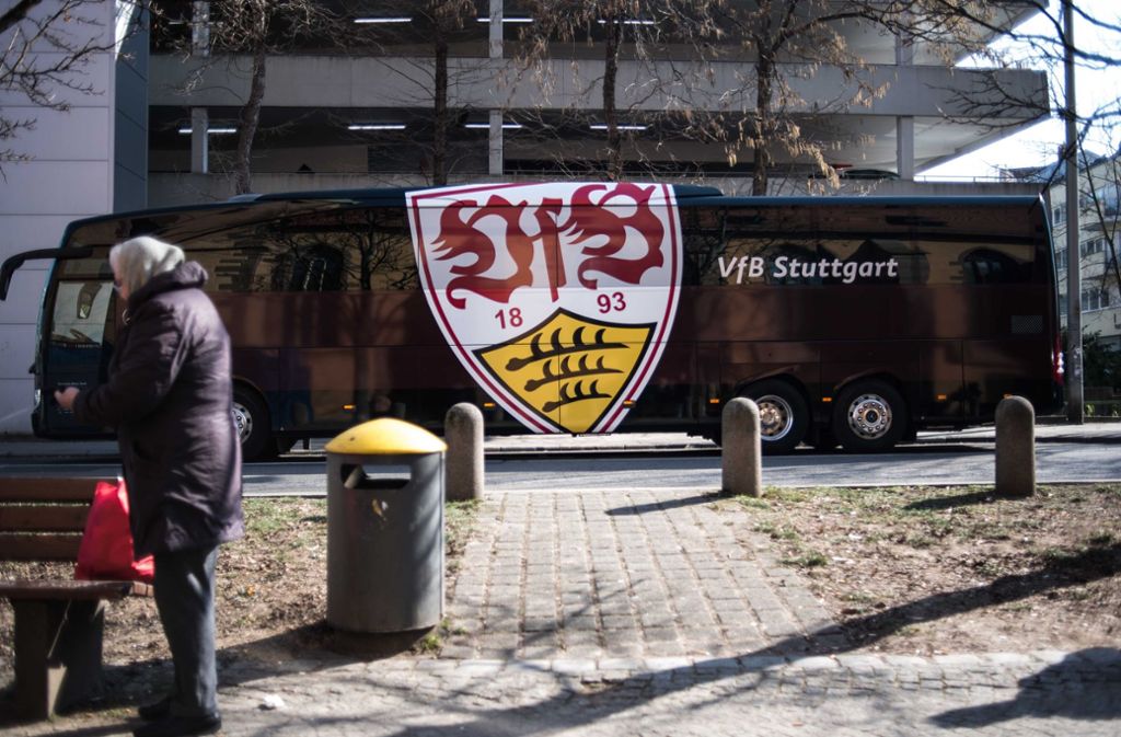 Deutliches Signal: Der VfB-Bus im Leonhardsviertel.