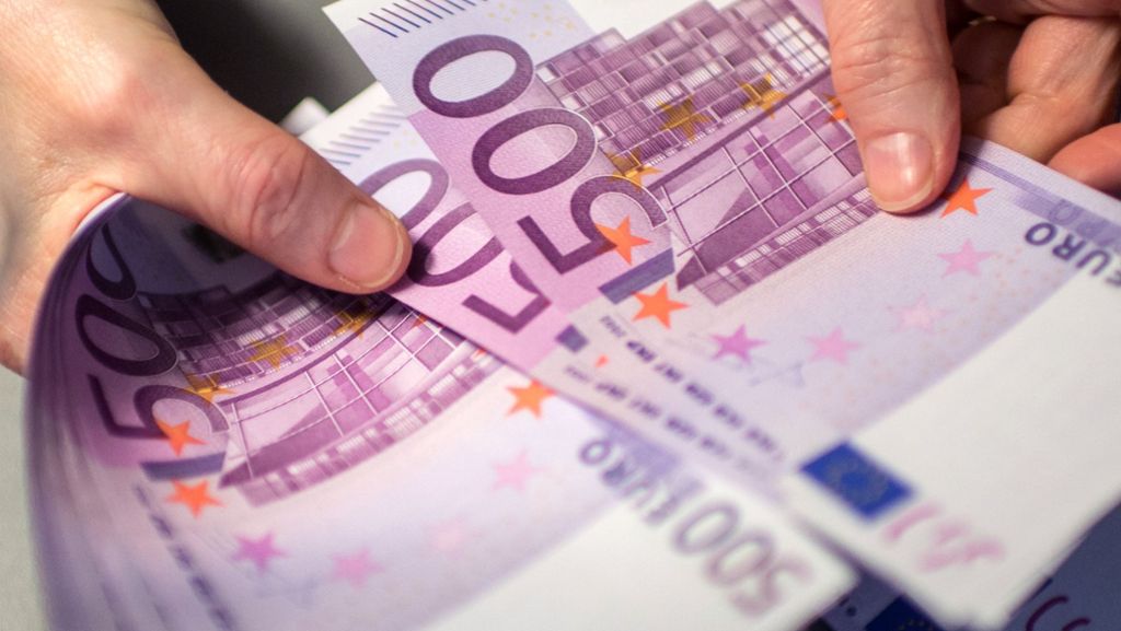 In Nordrhein-Westfalen: Arbeiter findet bei Renovierung 25.000 Euro in bar