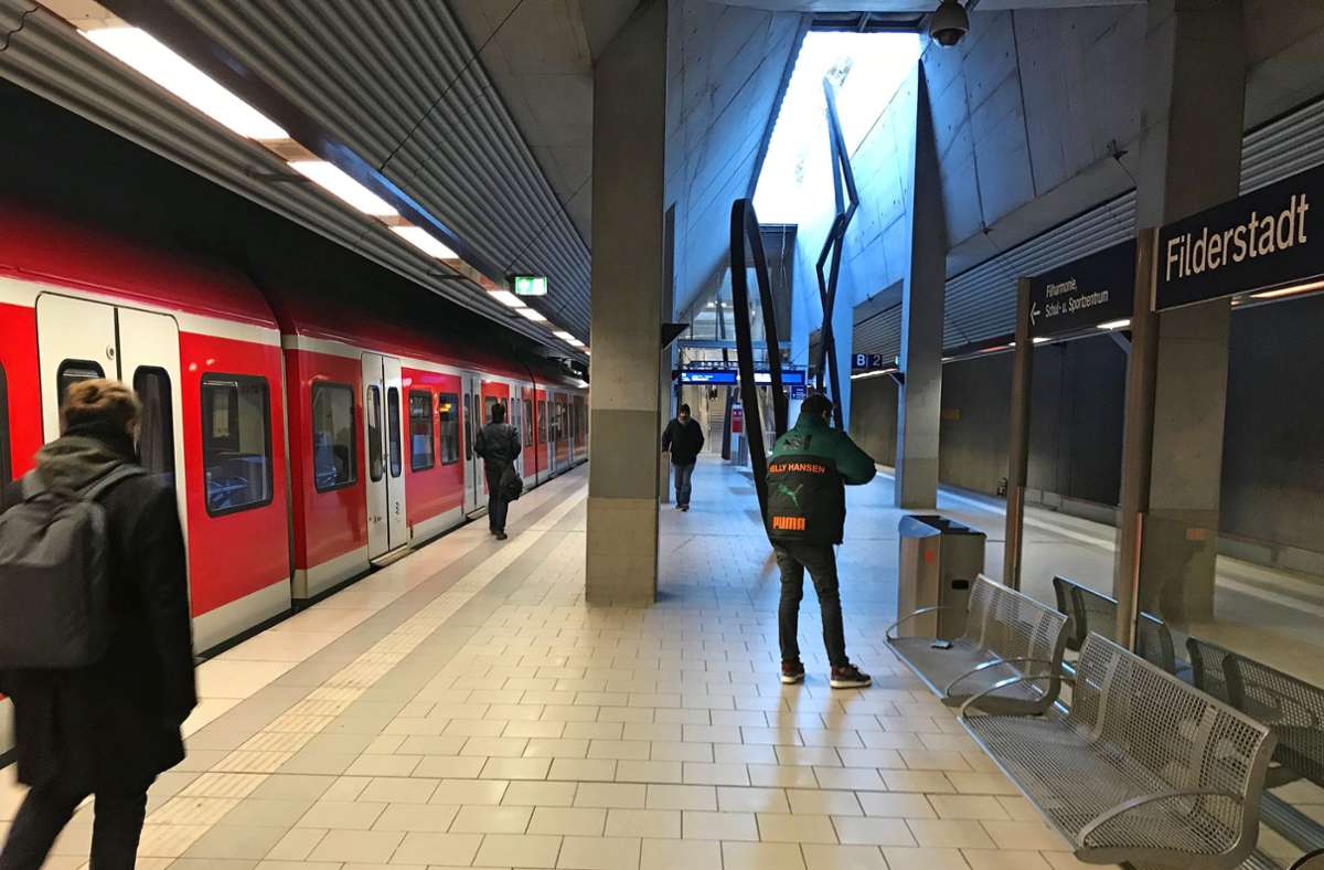 Bisher endet die S-Bahnlinie 2 in Bernhausen. Foto: Julia Bosch