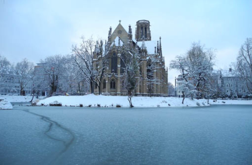 Winter in Stuttgart - auch die Johanneskirche hat sich in ein weißes Kleid gehüllt.