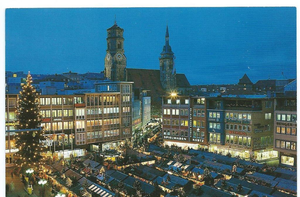 Blick auf den weihnachtlichen Marktplatz, wahrscheinlich in den 1970ern.