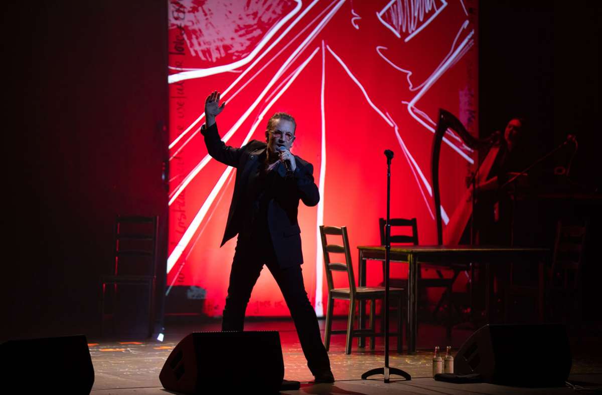 Bono beim Auftritt in Dublin